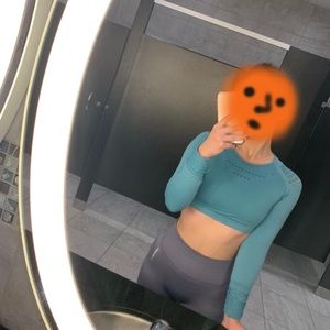 Gymshark Long-Sleeve Crop top